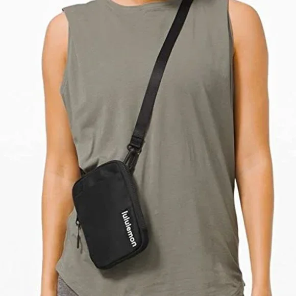 NEW lululemon athletic Access Crossbody Bag Fanny Pack Black White Logo Purse - Picture 1 of 8